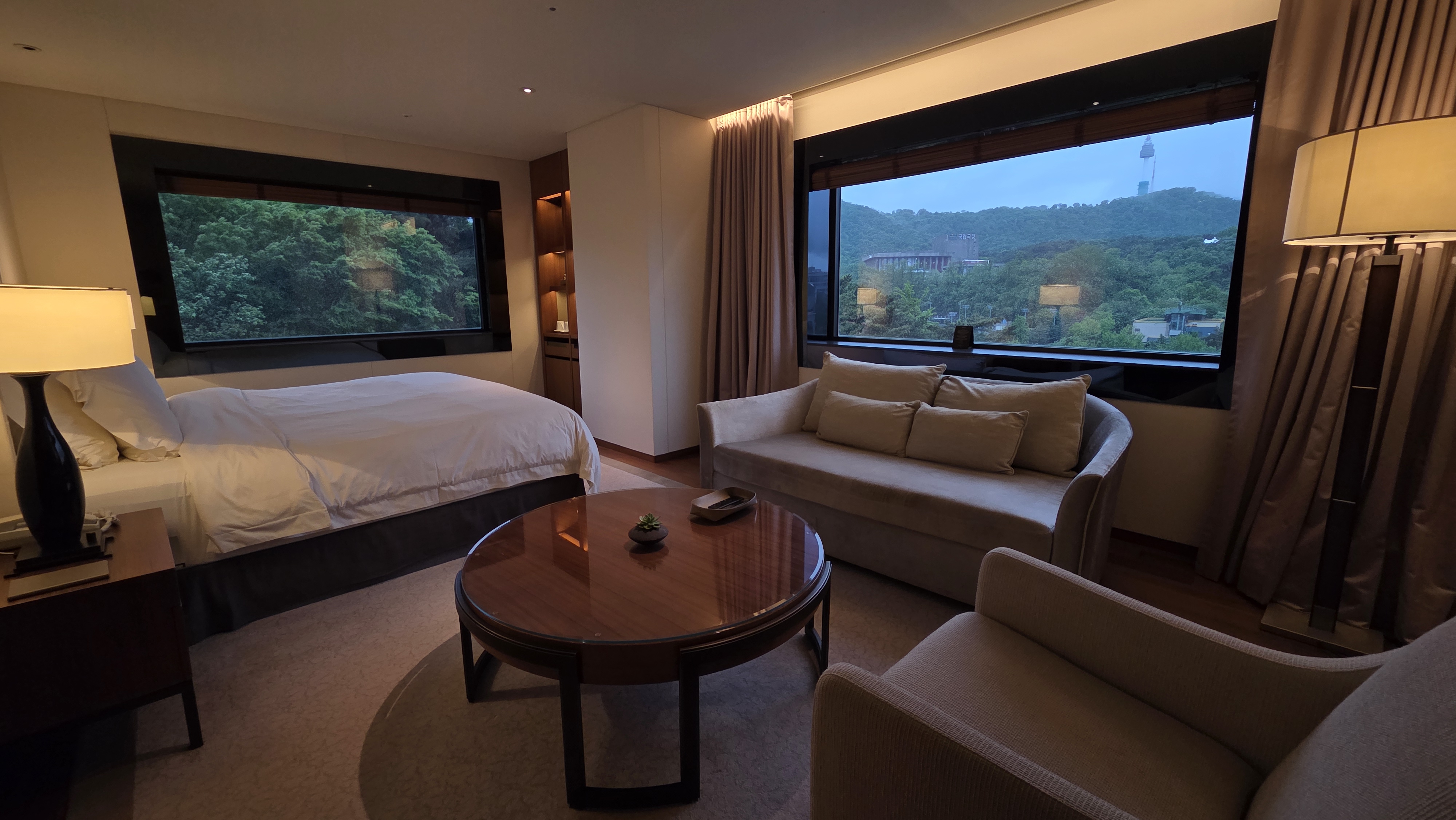 The Shilla Seoul guest room photographed for an editorial room note