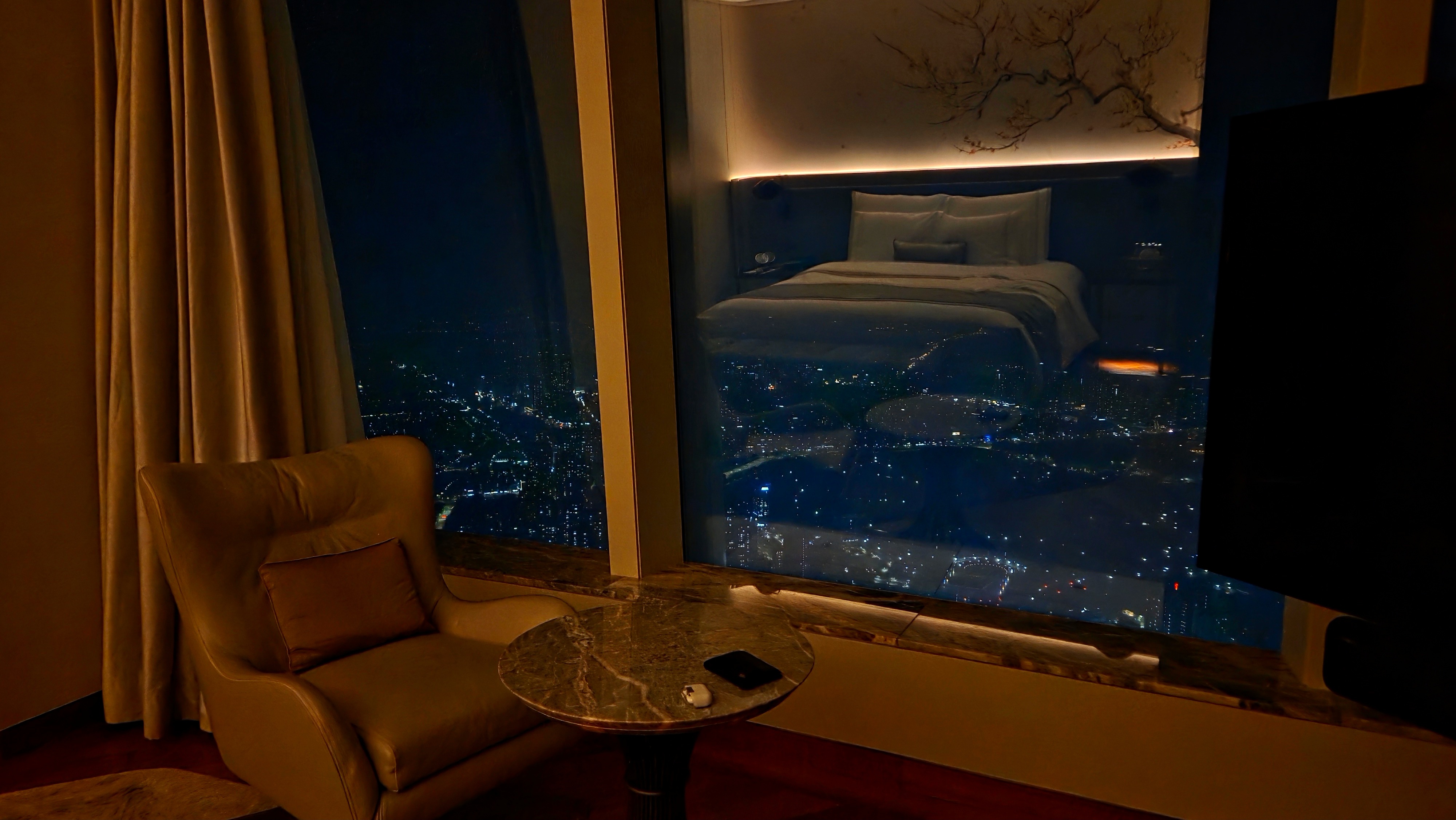 SIGNIEL Seoul guest room photographed for an editorial room note